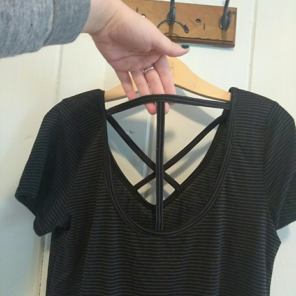 Criss-Cross front strap & T-back strap stripe tee